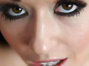 نیکی بنز با عکس های  ...